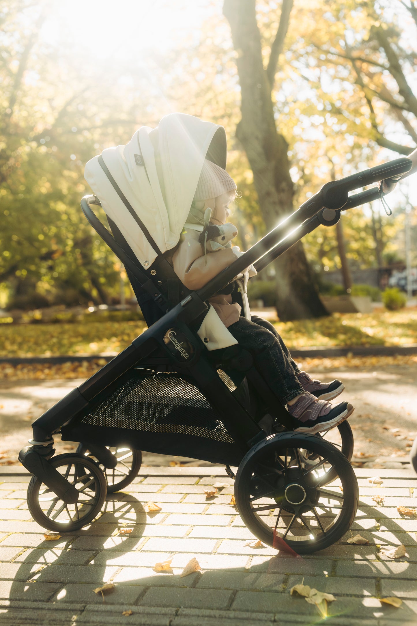 Emmaljunga Sento Max ERGO kombinētie bērnu ratiņi (Urban / White Leather)