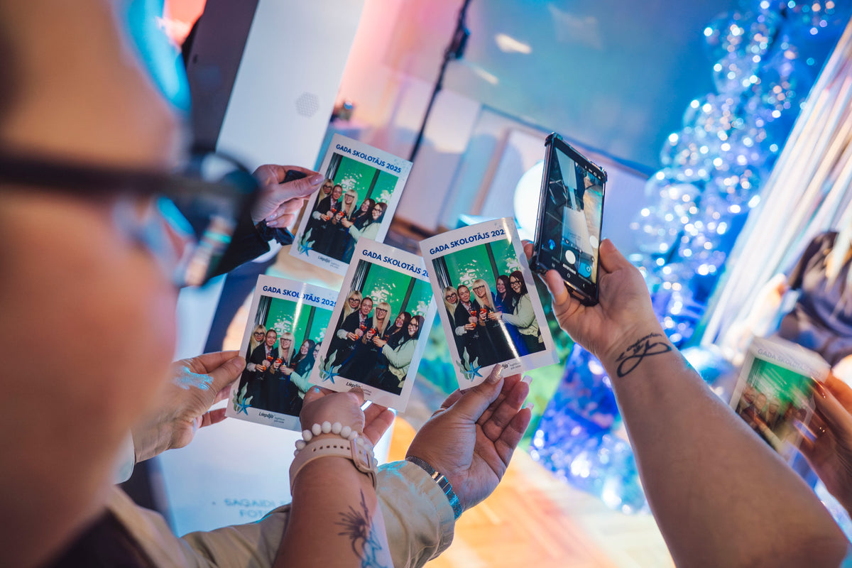 Interaktīvā fotospoguļa un fotokastes noma Liepājā - WHO-RENT